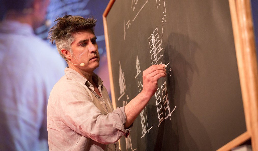 Alejandro Aravena Biografía